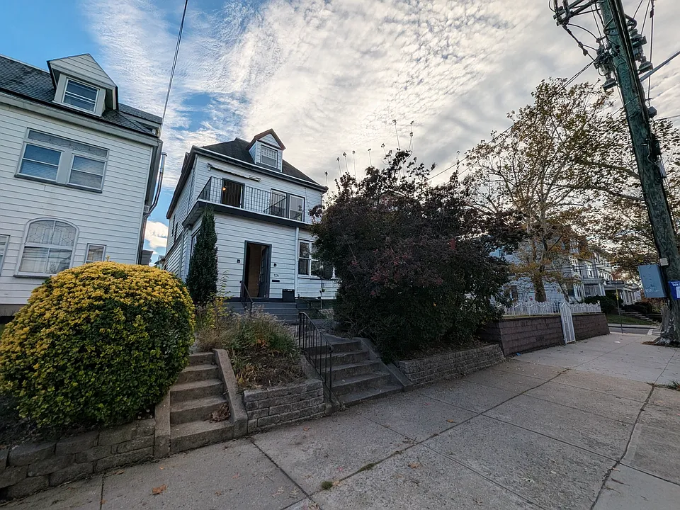 124 2nd Ave