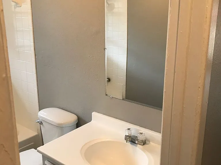 601 Robbins St — Photo 10
