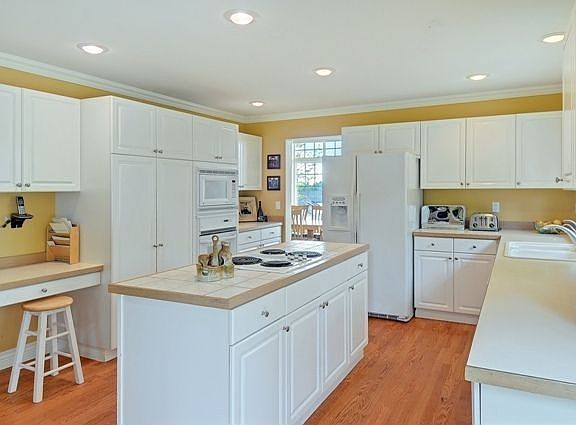 Spacious Kitchen