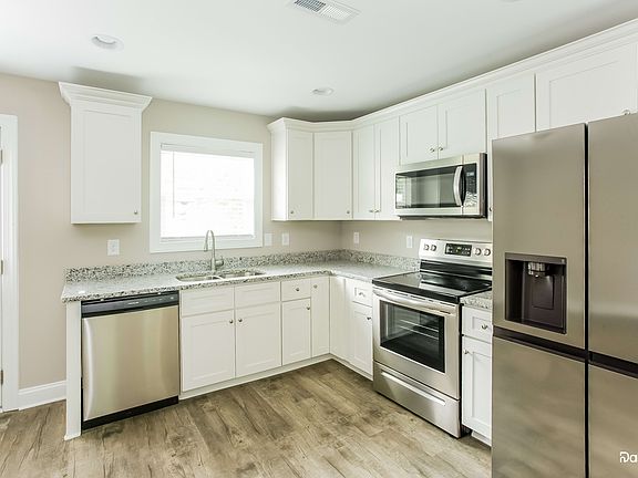 4th image of 1105 Rosewood Ave