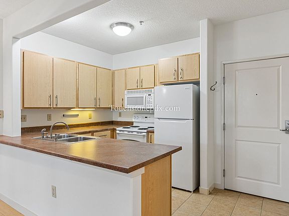 5th image of 400 NE 100th Ave APT 109