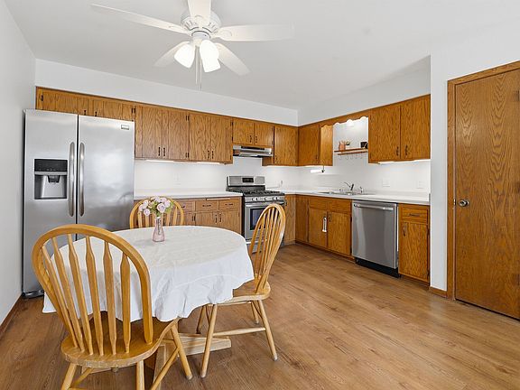 5th image of 233 W Pleasant St