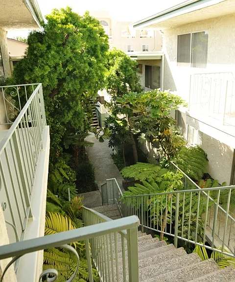 12720 Caswell Ave — Photo 3