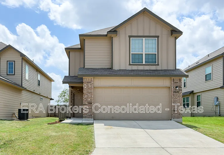 10610 Green Lake Dr — Photo 2