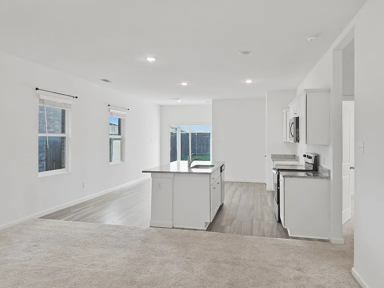 410 Forest St — Photo 12