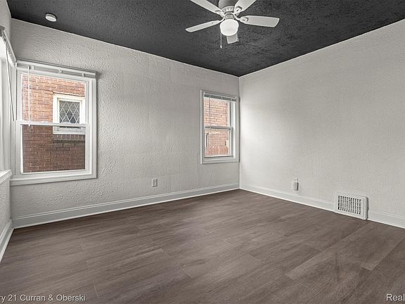 4th image of 53 W Charlotte St