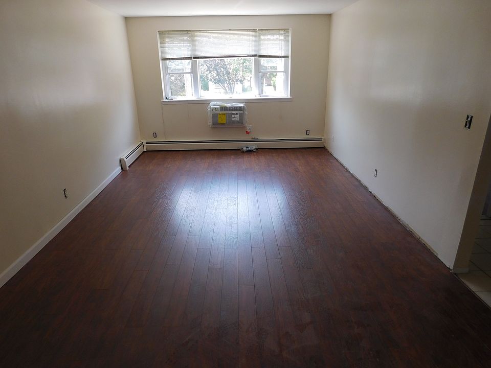 1st image of 386 Pennyfield Ave APT 2