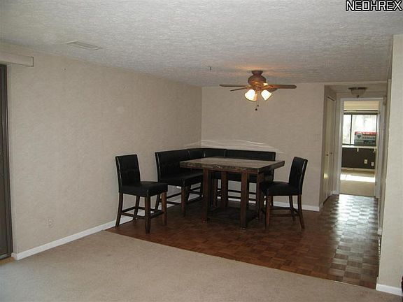 3rd image of 6875 Carriage Hill Dr