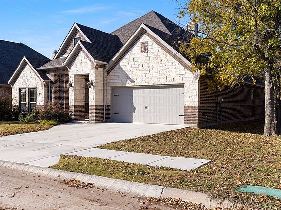 2nd image of 2920 Josie Dr