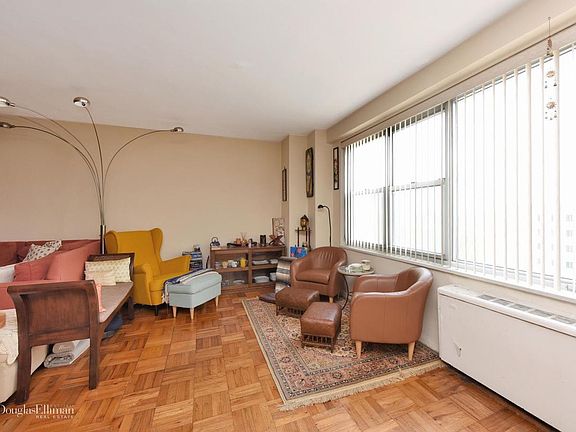 3rd image of 12510 Queens Blvd APT 1111
