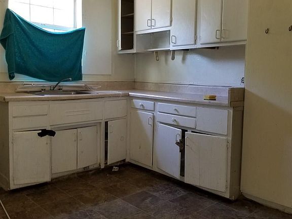 3rd image of 1506 W Club Blvd