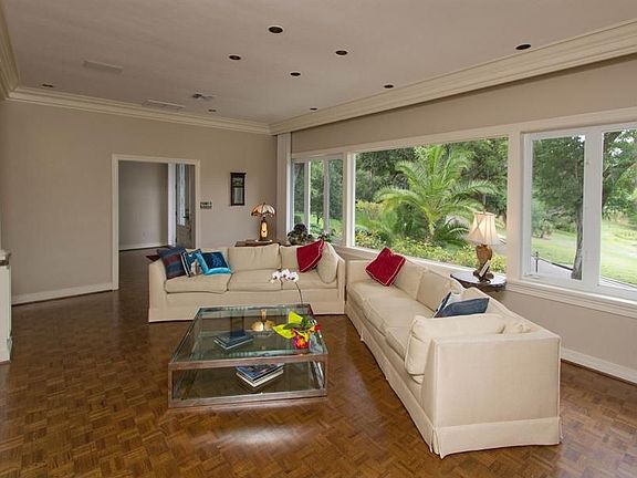 4th image of 131 Chelton Cir