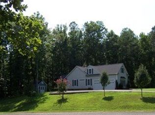 16 Falling Leaf Ln, Montross, VA 22520