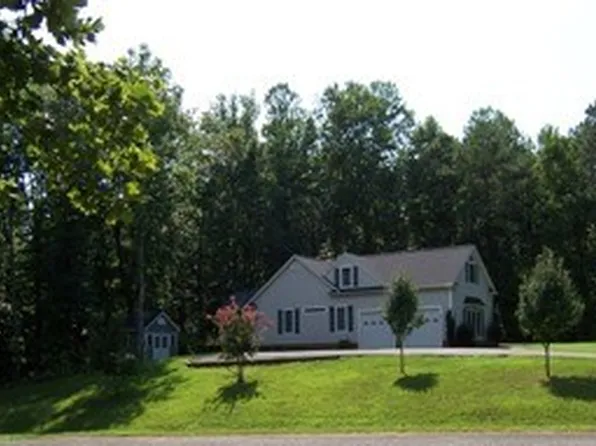16 Falling Leaf Ln, Montross, VA 22520