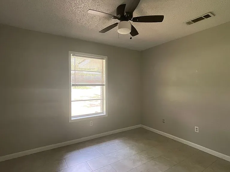 114 Powell Dr — Photo 8