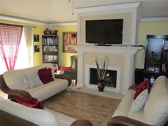 4th image of 2128 Williamsburg Dr