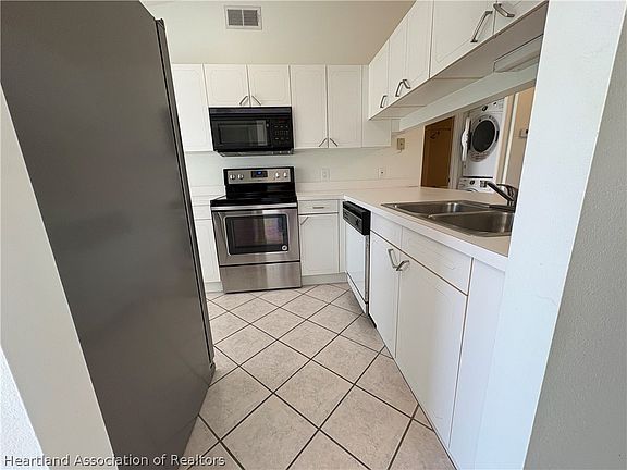 4th image of 406 Stephen Dr