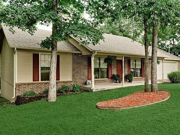 2nd image of 16 Lyndhurst Dr