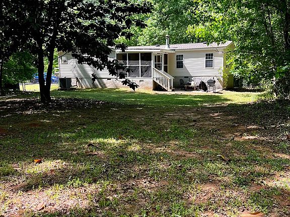 2nd image of 142 Lakeshore Dr
