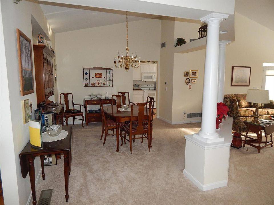 2nd image of 124 Hawks Ridge Cir