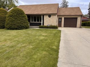 2109 Salisbury Rd, West Bend, WI 53090