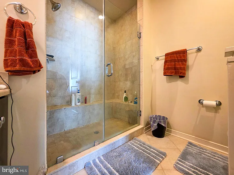 729 N Alfred St — Photo 16
