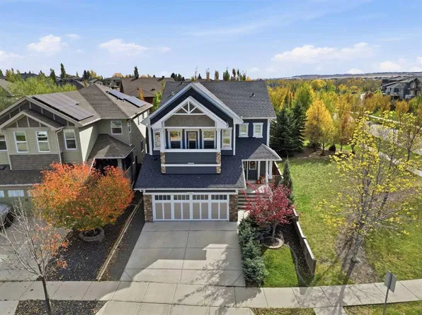 242 NW Mountainview Dr, Okotoks, AB T1S 0L7