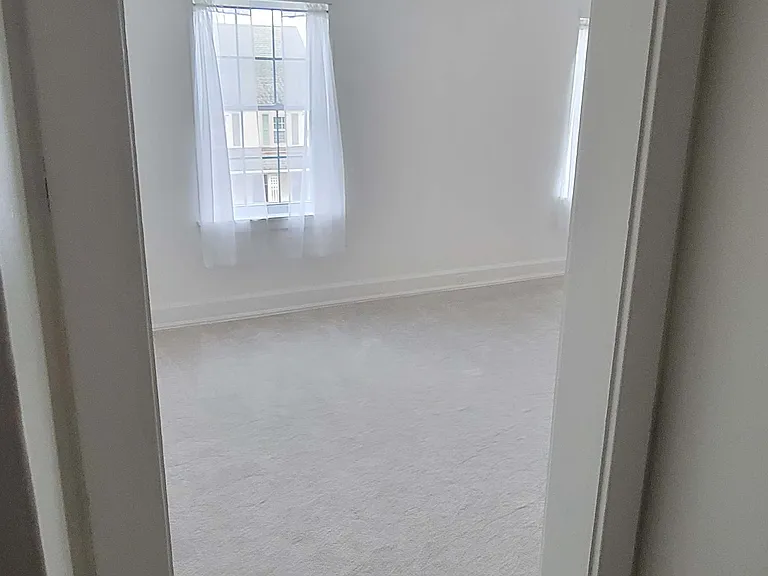 16 Farrell St #4 — Photo 2