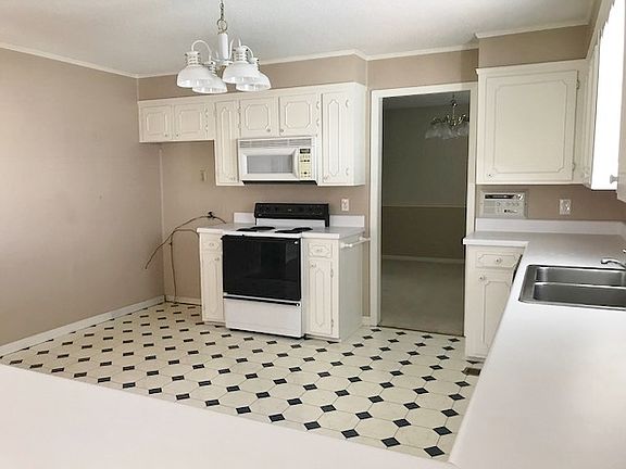 4th image of 135 Woodside Ln