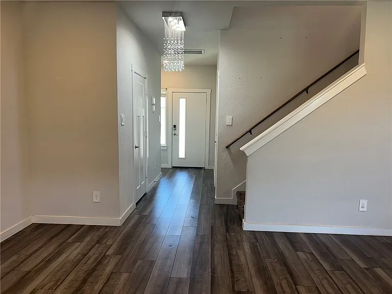 1218 Amistad Loop — Photo 2