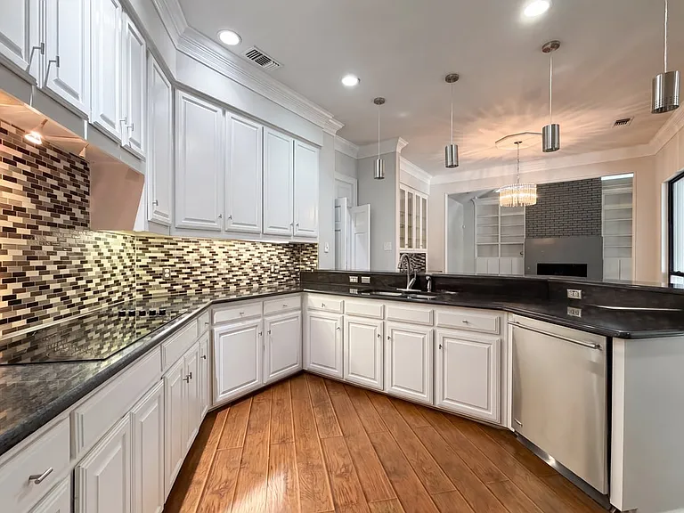 2409 Castle Rock Rd — Photo 2