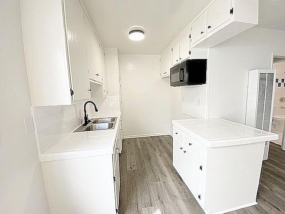 5th image of 30 S Venice Blvd APT 2