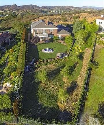 2nd image of 162 Queens Garden Dr