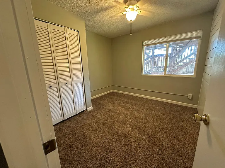 1441 Pleasant St — Photo 19