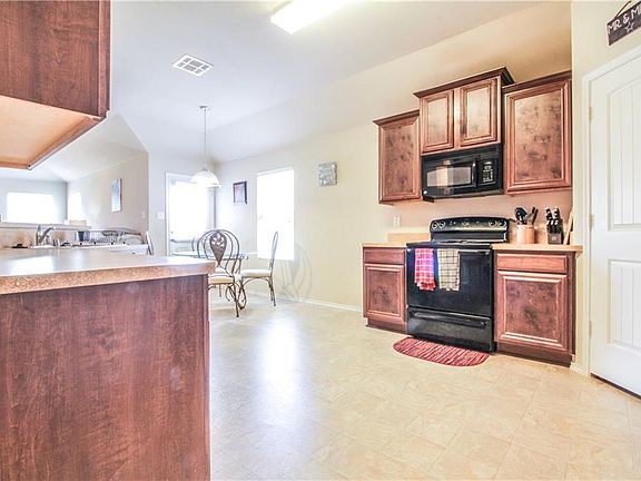 4th image of 712 Canyon Pl