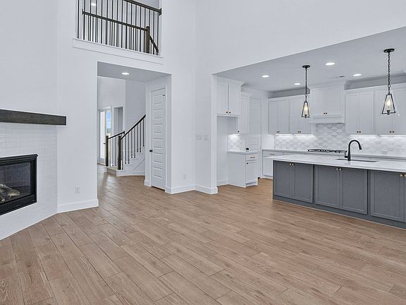 2nd image of 16511 Mandora Ln