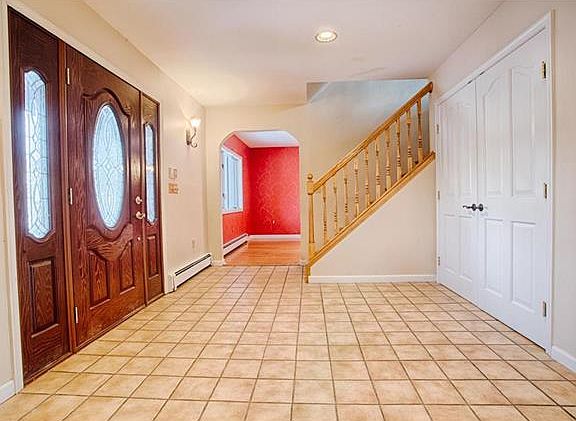 2nd image of 609 Sprucewood Ct