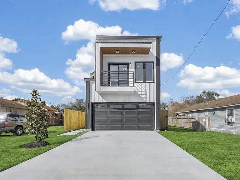 6719 Knox St — Photo 1