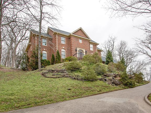 2nd image of 1727 Kingsbury Dr