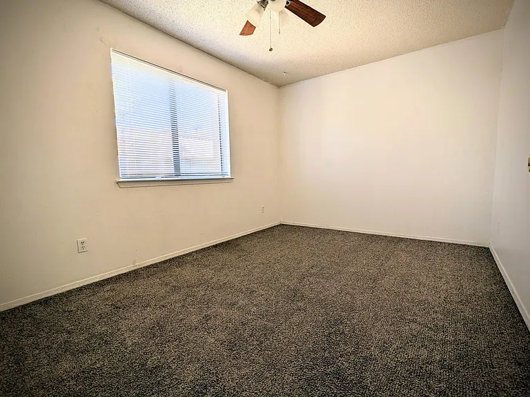 300 W Mescalero Rd #D — Photo 5