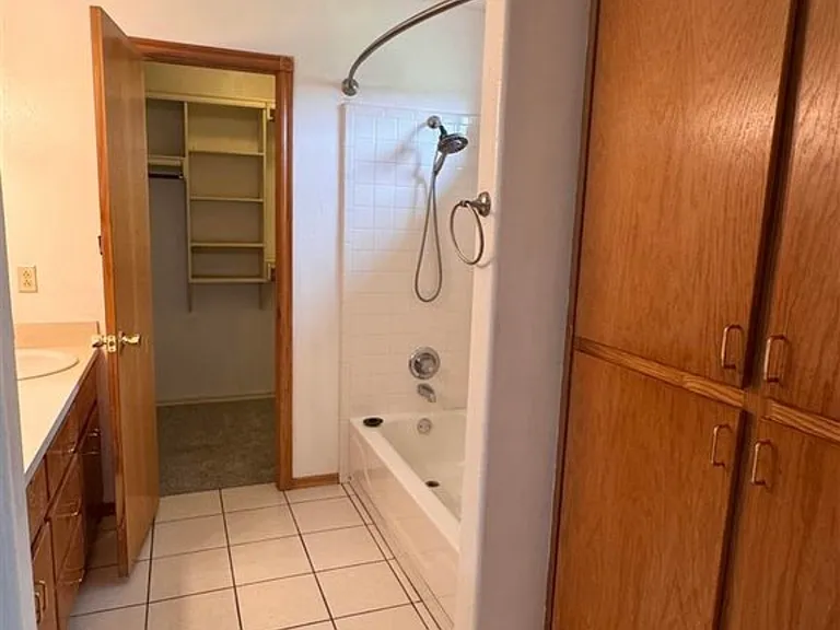 118 SE Churchill Way — Photo 11