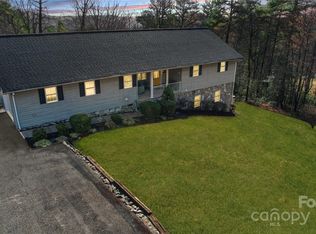 290 Mountain Ivy Dr, Marion, NC 28752