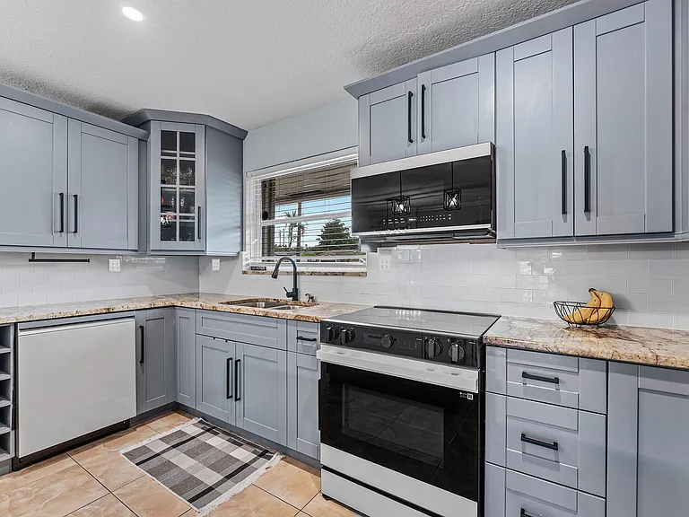 4481 SW 37th Ave — Photo 13