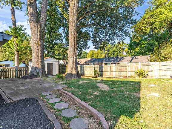 5th image of 3277 Court St