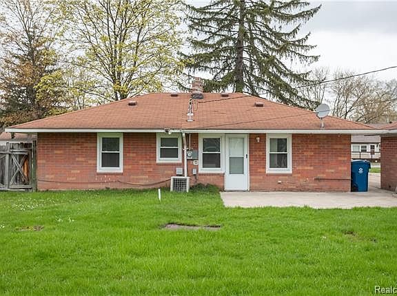 2nd image of 31733 Kathryn St