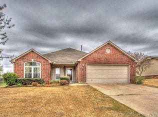 8216 E Lansing St, Broken Arrow, OK 74014