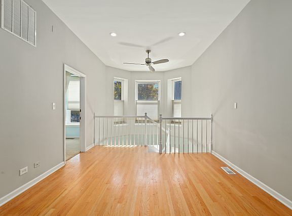 4th image of 1048 W Foster Ave APT B