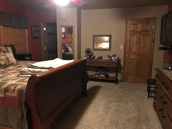 Master BR (walk in closet)