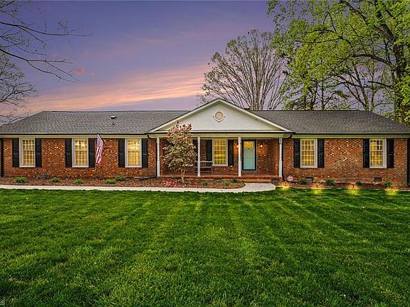 3rd image of 4401 Brookhaven Dr