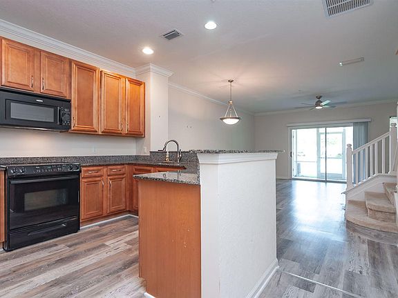 5th image of 185 Bayberry Cir Unit 902